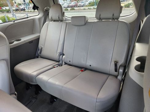 Used 2013 Toyota Sienna Limited image 11