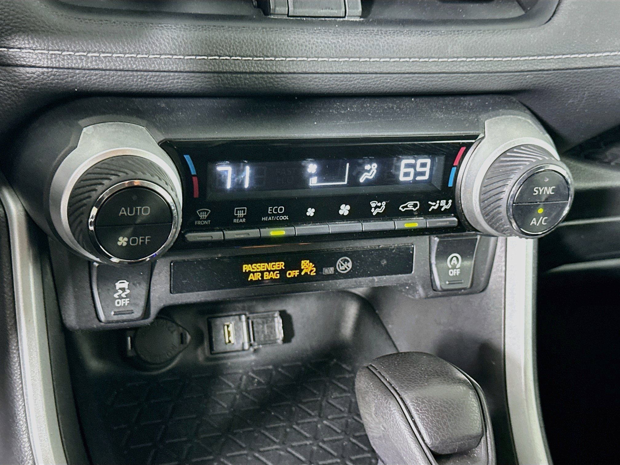 Used 2021 Toyota RAV4 XLE FWD image 23