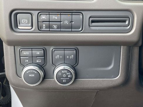 Used 2023 GMC Yukon SLT w/ SLT Luxury Package image 21