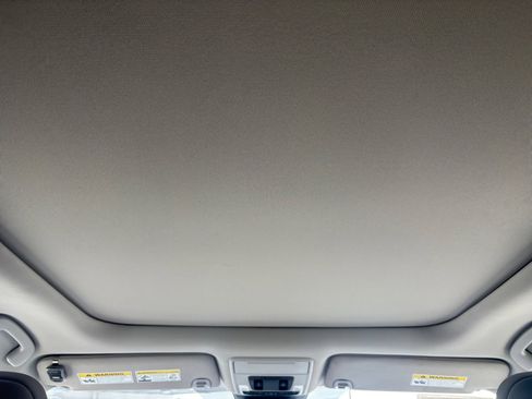 Used 2025 Honda Pilot Touring image 7