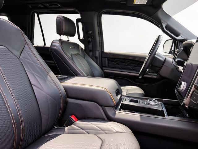 Used 2024 Ford Expedition Platinum RWD image 31