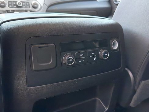 Used 2017 GMC Yukon SLT RWD image 17