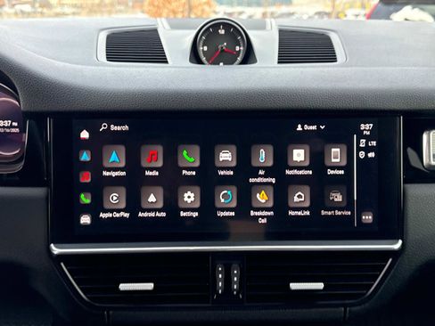 Used 2022 Porsche Cayenne Platinum Edition image 22