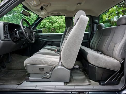 Used 2004 Chevrolet Silverado 2500 LS AWD/4WD image 9