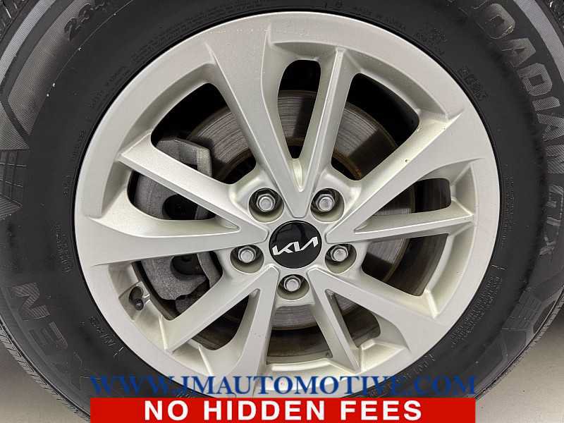 Used 2024 Kia Carnival LX FWD image 9