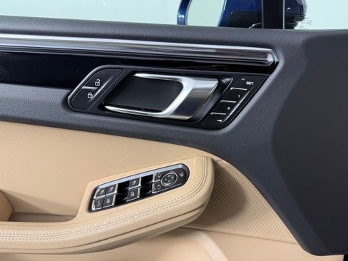 Certified 2025 Porsche Macan image 20