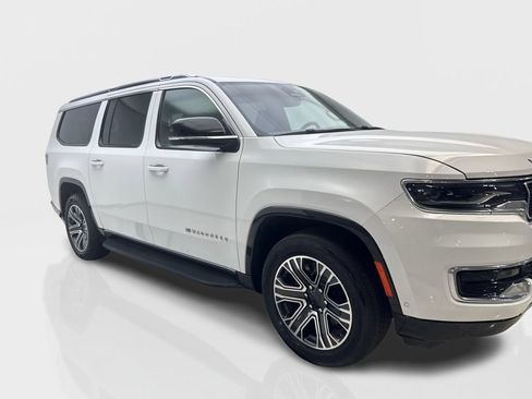 Used 2024 Jeep Wagoneer L Series II RWD image 12