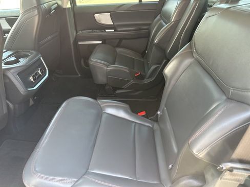 Used 2025 Ford Expedition Active AWD/4WD image 33