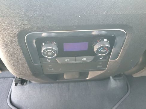 Used 2025 Chevrolet Suburban LT w/ Comfort Package RWD image 19