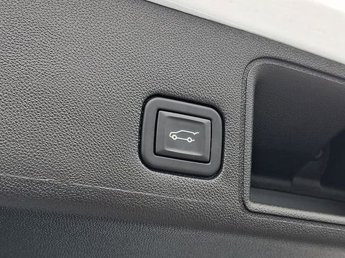 Certified 2024 GMC Terrain SLT FWD image 29