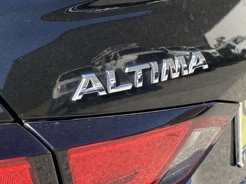 Certified 2021 Nissan Altima 2.5 SV w/ SV Premium Package FWD image 6