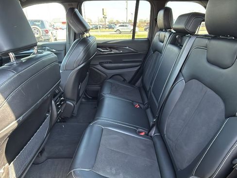 Used 2023 Jeep Grand Cherokee Altitude image 30