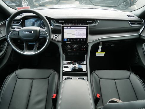 New 2025 Jeep Grand Cherokee Limited image 9