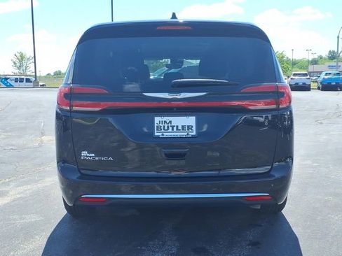 Used 2024 Chrysler Pacifica Touring-L FWD image 23