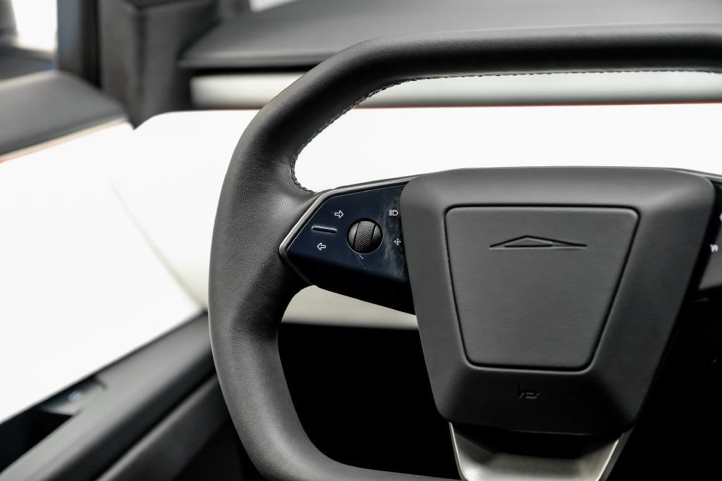 Used 2024 Tesla Cybertruck AWD Crew Cab image 18
