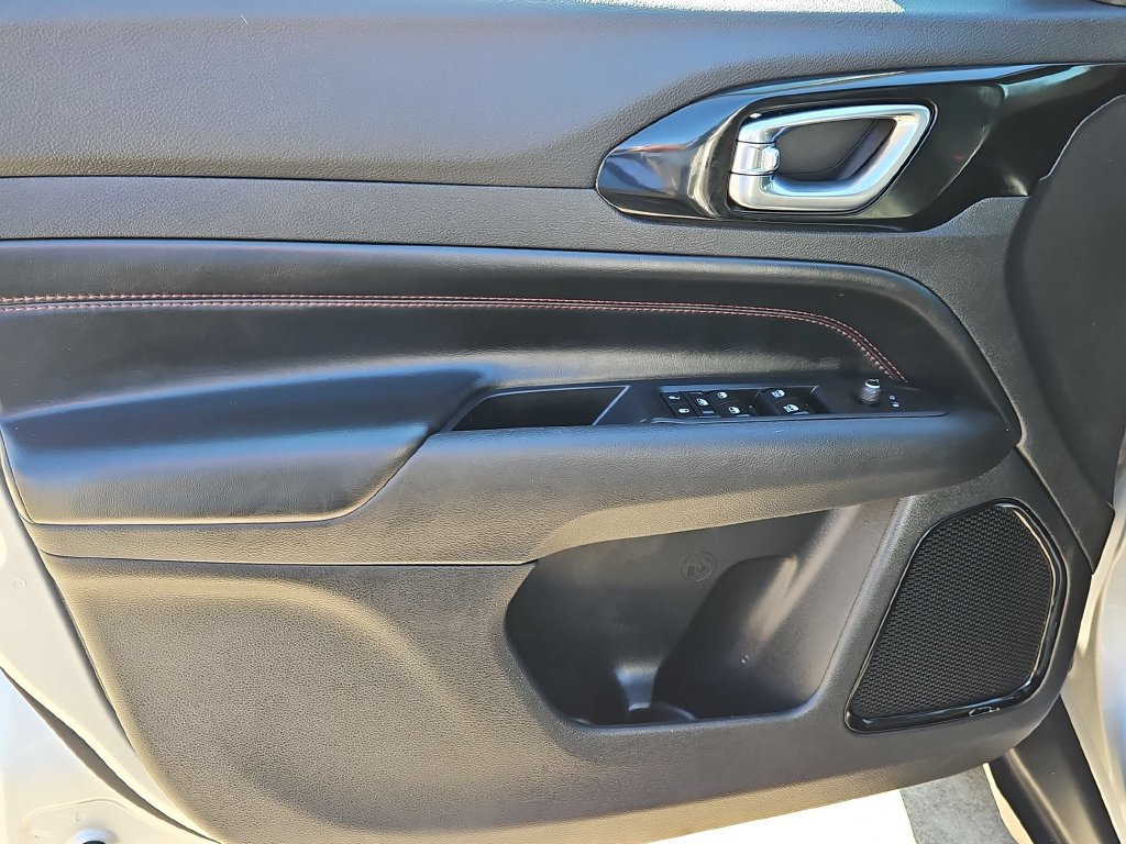 Used 2025 Jeep Compass Trailhawk AWD/4WD image 9