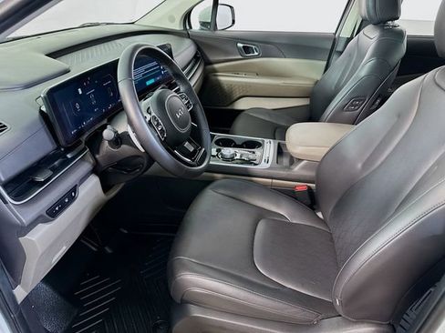 Used 2025 Kia Carnival SX FWD image 10