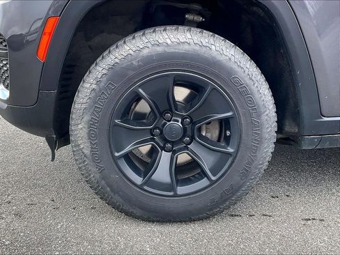 Used 2022 Jeep Grand Cherokee Laredo w/ Luxury Tech Group I image 7