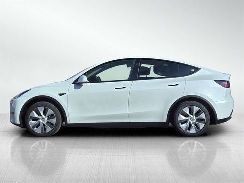Used 2023 Tesla Model Y 2WD image 7