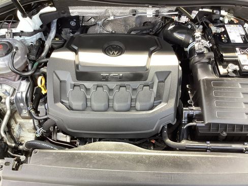 Used 2024 Volkswagen Tiguan SE image 29
