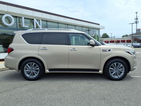 Used 2022 INFINITI QX80 Luxe w/ Cargo Package AWD/4WD image 3