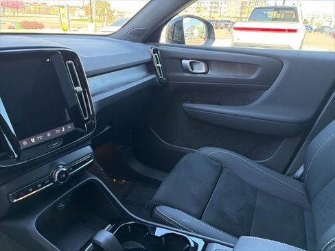 Used 2024 Volvo C40 Recharge Plus image 23