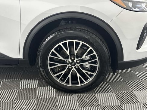 Used 2025 Ford Escape SE w/ PHEV Premium Package FWD image 14