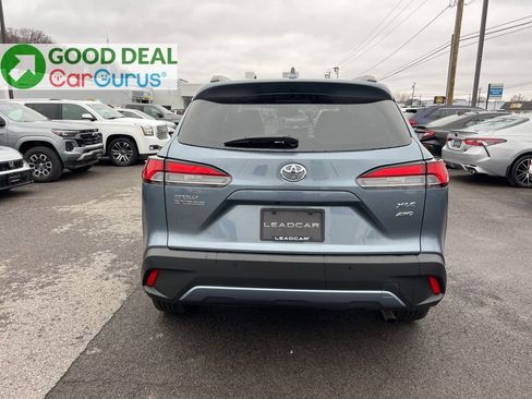 Used 2024 Toyota Corolla Cross XLE w/ Convenience Package image 4