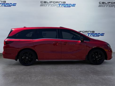Used 2024 Honda Odyssey Sport image 4
