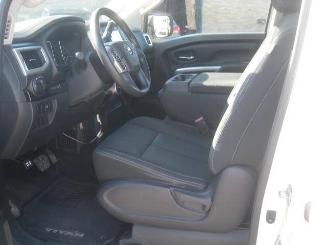 Used 2018 Nissan Titan SV AWD/4WD image 14