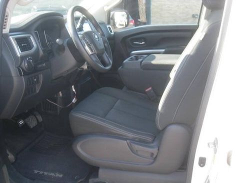 Used 2018 Nissan Titan SV AWD/4WD image 14