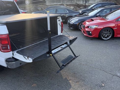 Used 2017 Ford F150 Lariat w/ Equipment Group 502A Luxury image 6