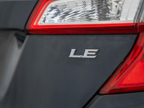 Used 2012 Toyota Camry LE image 7