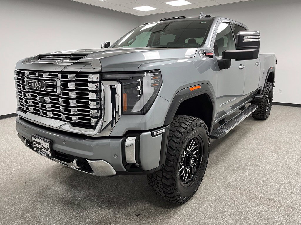 Used 2024 GMC Sierra 3500 Denali w/ Technology Package AWD/4WD image 4