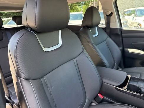 Used 2025 Hyundai Tucson Limited AWD/4WD image 23