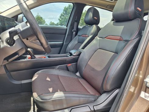 Used 2025 Nissan Kicks SR w/ SR Premium Package FWD image 22