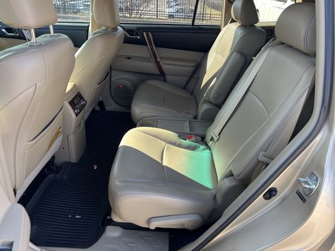 Used 2013 Toyota Highlander Limited image 28