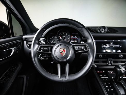 Certified 2023 Porsche Macan AWD/4WD image 26