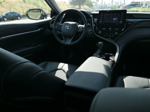 Used 2022 Toyota Camry SE w/ Convenience Package FWD image 25