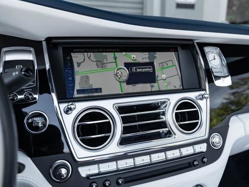 Used 2018 Rolls-Royce Dawn image 27