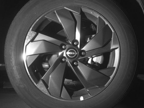 Used 2025 Nissan Rogue SV FWD image 13