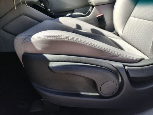 Used 2019 Hyundai Tucson SE image 12