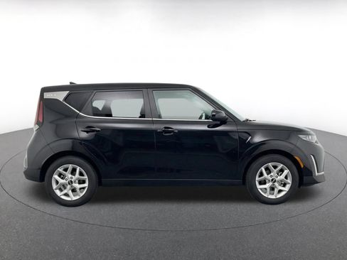 Used 2025 Kia Soul LX w/ LX Technology Package FWD image 13