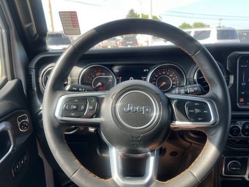 Used 2023 Jeep Wrangler Altitude image 14
