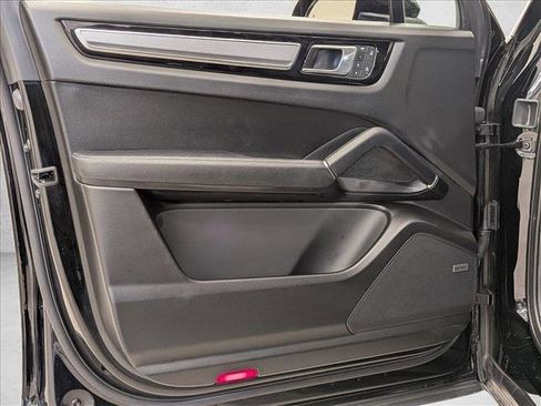 Certified 2023 Porsche Cayenne Platinum Edition image 13