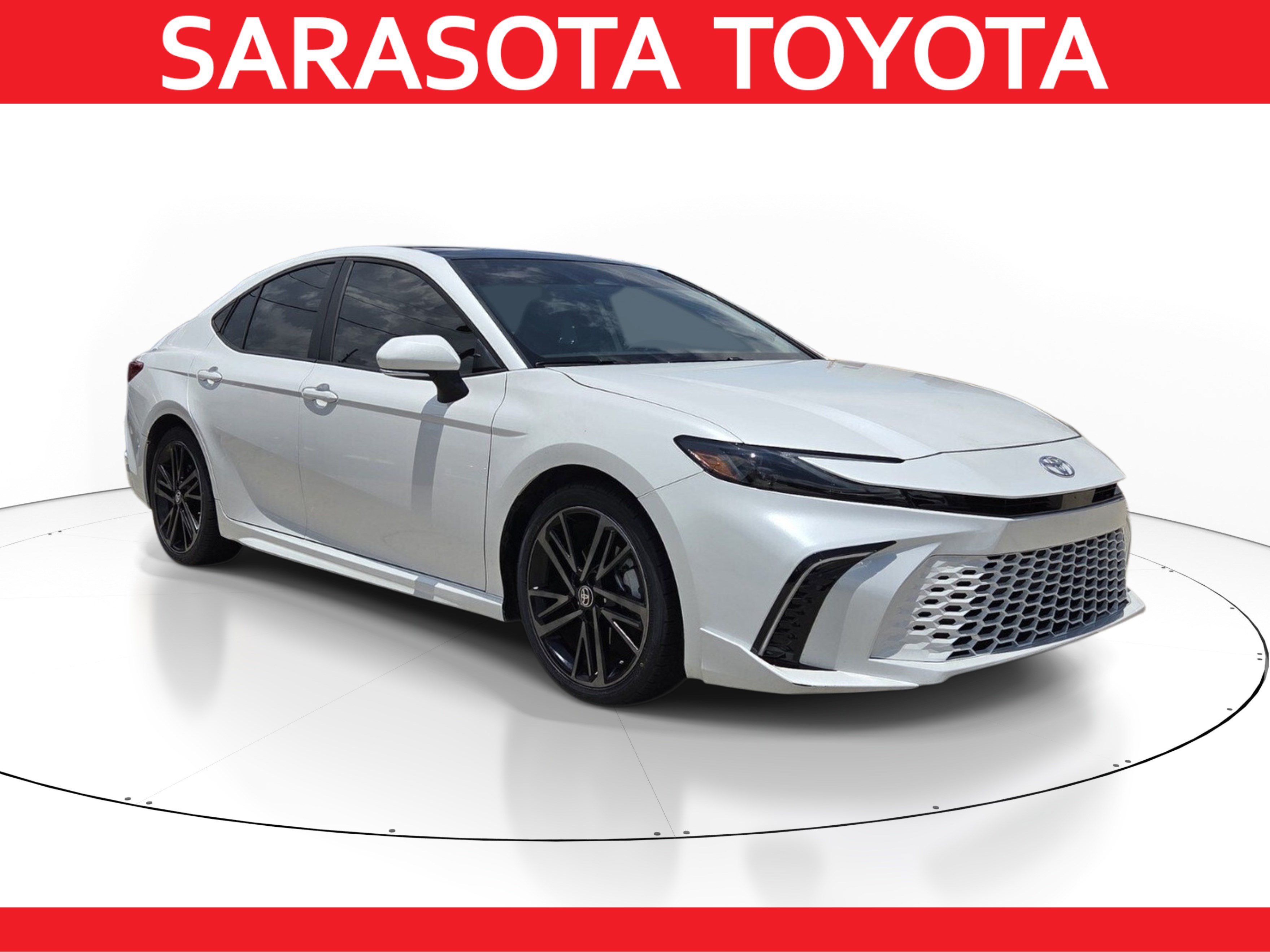 Used 2025 Toyota Camry XSE FWD image 1