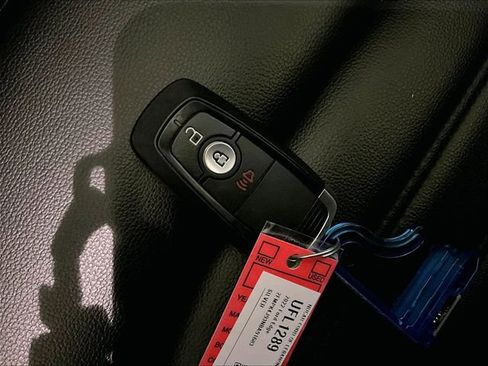 Used 2022 Ford Edge SEL image 11