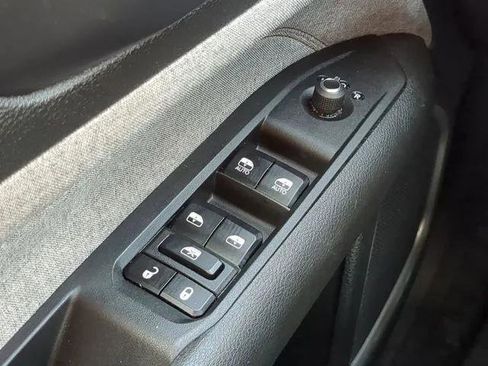 Certified 2023 Jeep Compass Latitude AWD/4WD image 28
