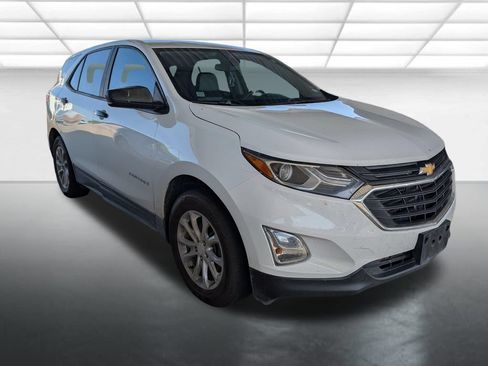 Used 2020 Chevrolet Equinox LS w/ LS Convenience Package FWD image 1