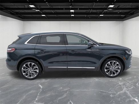 Used 2022 Lincoln Nautilus Reserve w/ Equipment Group 201A image 6